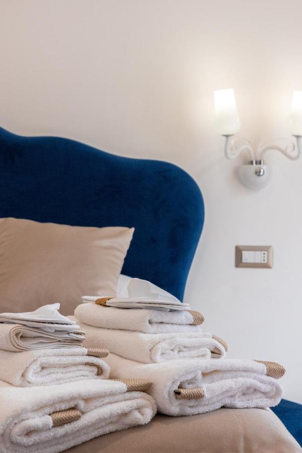 Lovely Rooms - Guest House Suites Triggiano Exterior foto