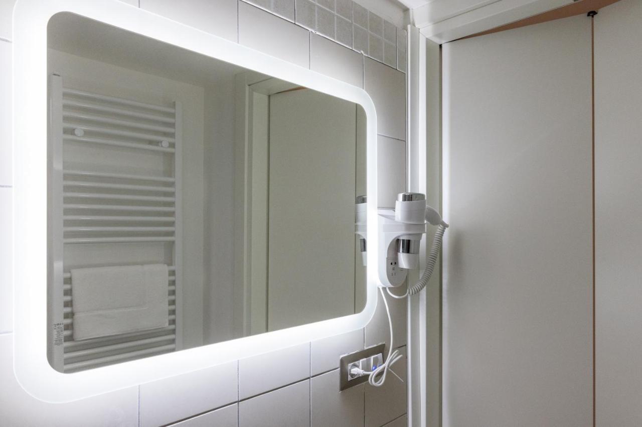 Lovely Rooms - Guest House Suites Triggiano Exterior foto